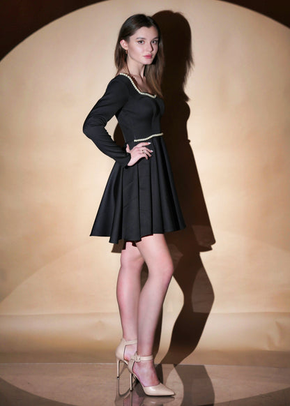 BLACK SWEETHEART NECK PEARL EMBRACE SHORT SKATER DRESS