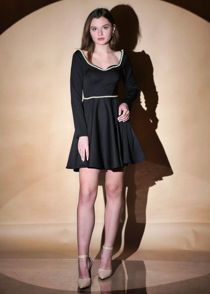 BLACK SWEETHEART NECK PEARL EMBRACE SHORT SKATER DRESS