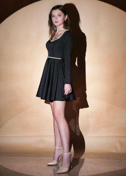 BLACK SWEETHEART NECK PEARL EMBRACE SHORT SKATER DRESS