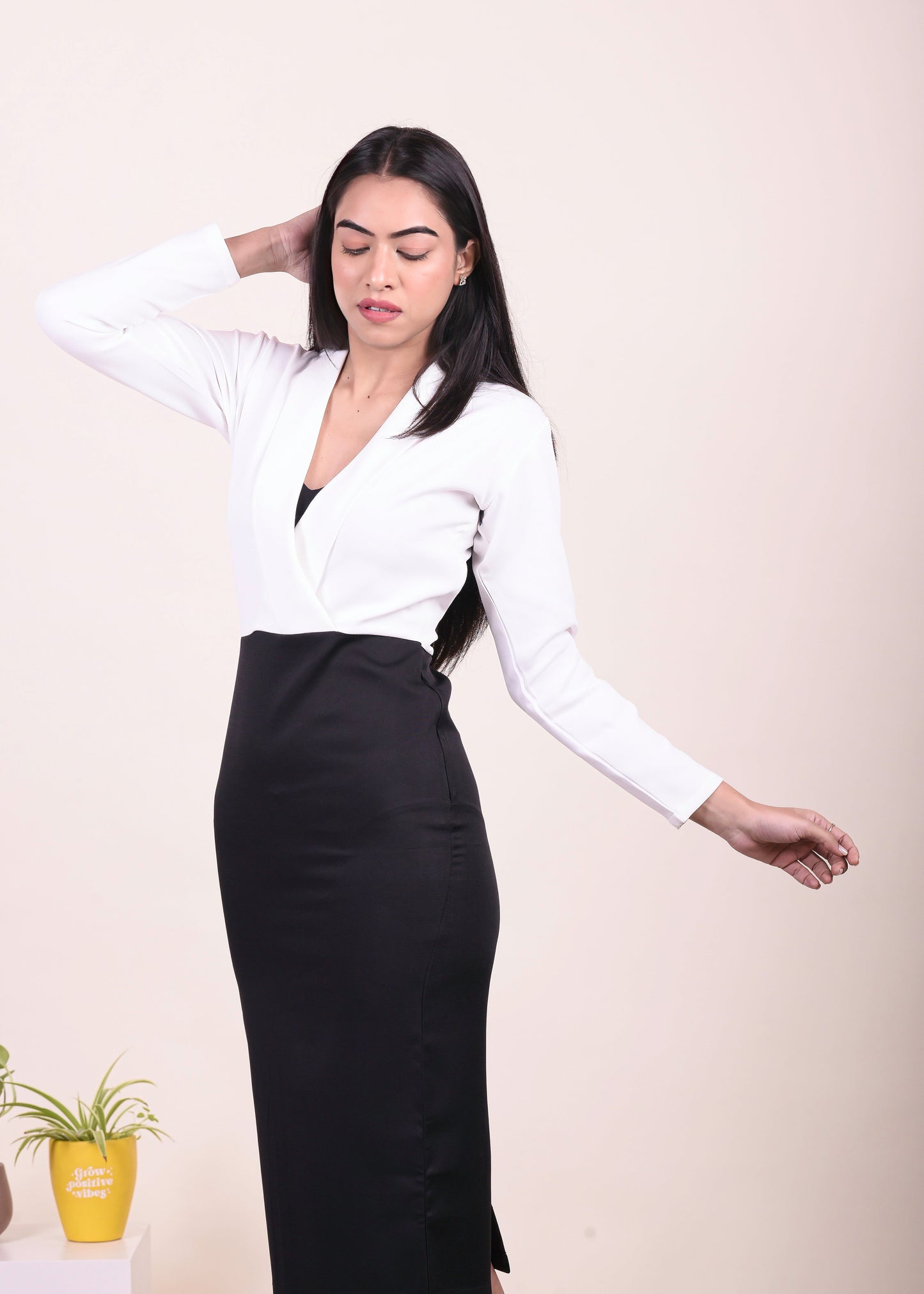 WHITE AND BLACK CLASSIC CONTRAST MIDI DRESS